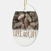 Rustikale Liebe und Joy Pine Cone Keramikornament (Links)