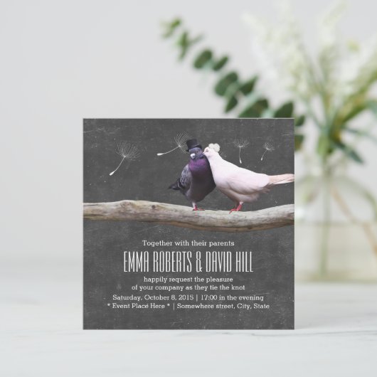 Rustikale Liebesvögel und Dandelion-Chalkboard-Hoc Einladung (Stehend Vorderseite)