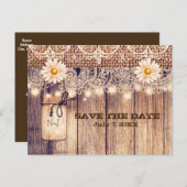 Rustikale Lighted Mason Jar & Daisies Save the Dat Ankündigungspostkarte (Vorne/Hinten)