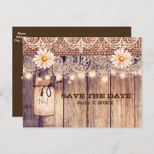Rustikale Lighted Mason Jar & Daisies Save the Dat Ankündigungspostkarte (Vorne/Hinten)
