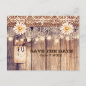 Rustikale Lighted Mason Jar & Daisies Save the Dat Ankündigungspostkarte (Vorderseite)