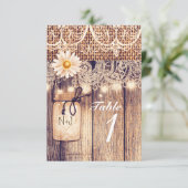 Rustikale Lighted Mason Jars Daisies & Lace Weddin Einladung (Stehend Vorderseite)