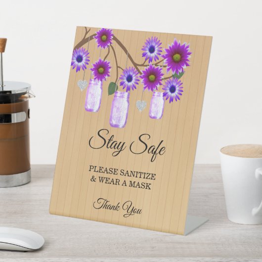 Rustikale Lila Blumenmason Jars Hochzeitsicherheit Sockelschild (In SItu)