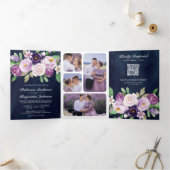 Rustikale Lila Flora QR Code Navy Blue Wedding Dreifach Gefaltete Einladung (Innenseite)