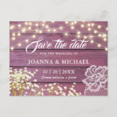 Rustikale, Lila Holzreihenleuchten Save the Date Postkarte (Vorderseite)