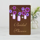 Rustikale Lila Mason Jars Bridal Dusche Einladung (Stehend Vorderseite)