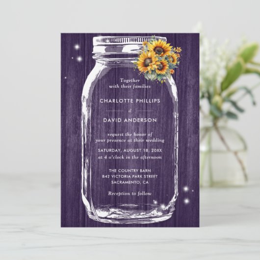 Rustikale Lila Sonnenblume Mason Jar Wedding Einladung (Stehend Vorderseite)