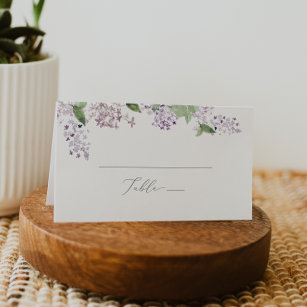 Rustikale Lilac-Monogramm-Hochzeit Platzkarte