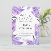 Rustikale Lilac Wildblume zum ersten Geburtstag Einladung (Stehend Vorderseite)