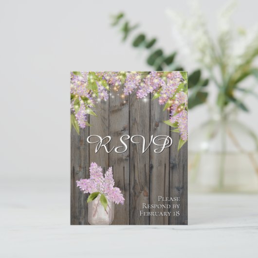 Rustikale Lilacs mit Barnholz & Lights Wedding RSV Postkarte (Stehend Vorderseite)