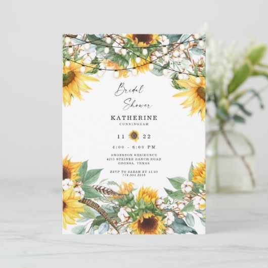 Rustikale Lush Sunflower Bouquet String Lights Einladung (Stehend Vorderseite)