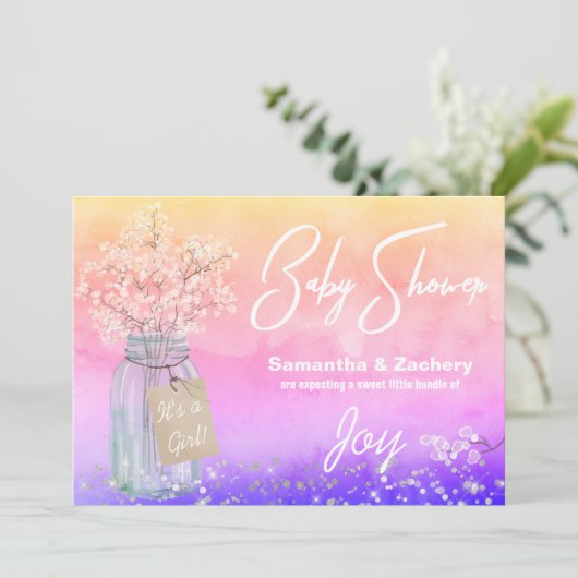 *~ Rustikale Mason Jar Baby Shower Baby Breath Einladung (Stehend Vorderseite)