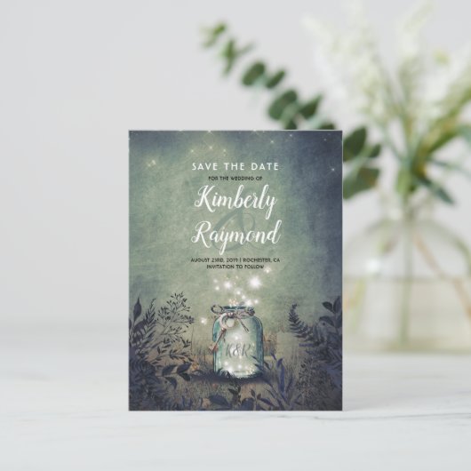 Rustikale Mason Jar und String Lights Save the Dat Ankündigungspostkarte (Stehend Vorderseite)