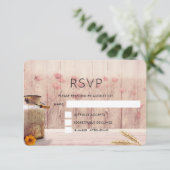 Rustikale Milchdose mit Weizen und Blume Hochzeit RSVP Karte (Stehend Vorderseite)