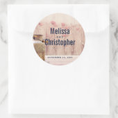 Rustikale Milchdose mit Weizen und Blume Hochzeit Runder Aufkleber (Tasche)