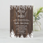Rustikale Miss zu Mrs. Wood Pine Trees Brautparty Einladung (Stehend Vorderseite)
