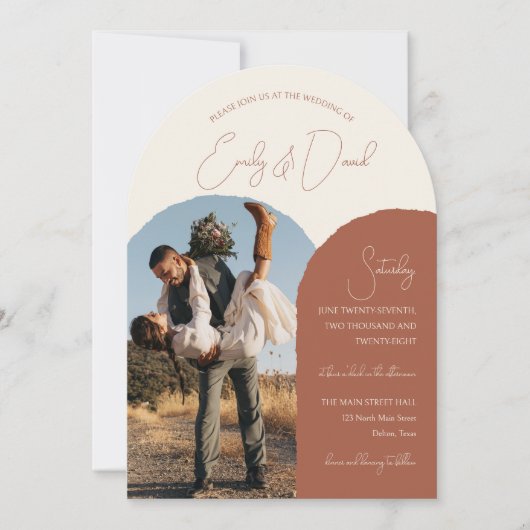 Rustikale Moderne Arche Terracotta Beige Foto Hoch Einladung (Vorderseite)