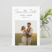 Rustikale moderne Hochzeitsschrift Elegantes Foto Save The Date (Stehend Vorderseite)