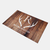 Rustikale, moderne Mit Monogramm Hirschantler-Holz Fußmatte (Schrägansicht)