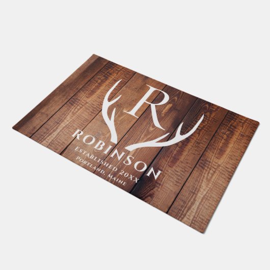 Rustikale, moderne Mit Monogramm Hirschantler-Holz Fußmatte (Schrägansicht)