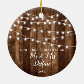 Rustikale Mr. and Mrs. Personalisierte Holzstring Keramik Ornament (Hinten)