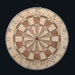 Rustikale Namensmeldung Brown Wood Classic Dartscheibe<br><div class="desc">Klassisches Dartboard-Design mit abwechselnd dunkleren und hellbraunen Holzdreiecken. Oben ist der Name,  unten ist eine Nachricht,  beide in braunem gewölbten Text.</div>