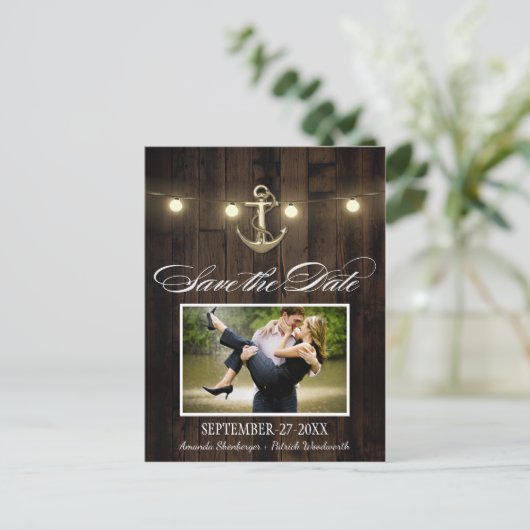 Rustikale, nautische Ankerplakette Save the Date P Ankündigungspostkarte (Stehend Vorderseite)