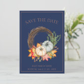 Rustikale Navy Blauer Herbst Pumpkins Hochzeit Save The Date (Stehend Vorderseite)