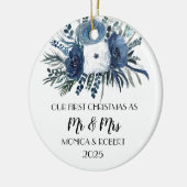 Rustikale Navy Blue Floral Rose Erste Weihnachten Keramik Ornament (Links)