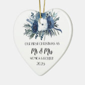 Rustikale Navy Blue Floral Rose Erste Weihnachten Keramik Ornament (Links)