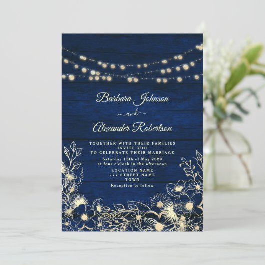 Rustikale Navy Blue String Lights Floral Wedding Einladung (Stehend Vorderseite)