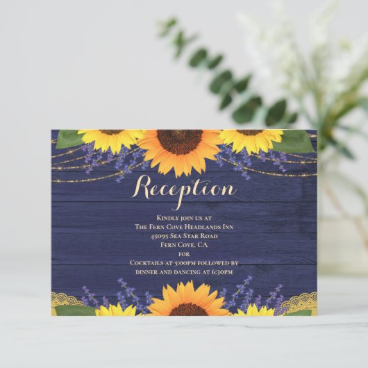 Rustikale Navy-Holz-Sonnenblumen Hochzeitsempfang Begleitkarte (Stehend Vorderseite)