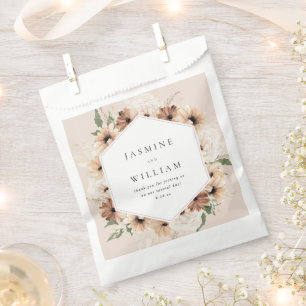 Rustikale neutrale Boho-Blumenhochzeit S2-Beige Geschenktütchen