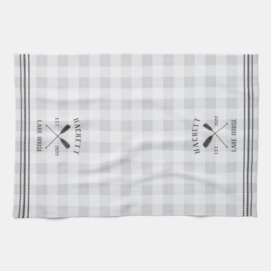 Rustikale Oars Kariertes Personalisiertes Seehaus Geschirrtuch (Horizontal)