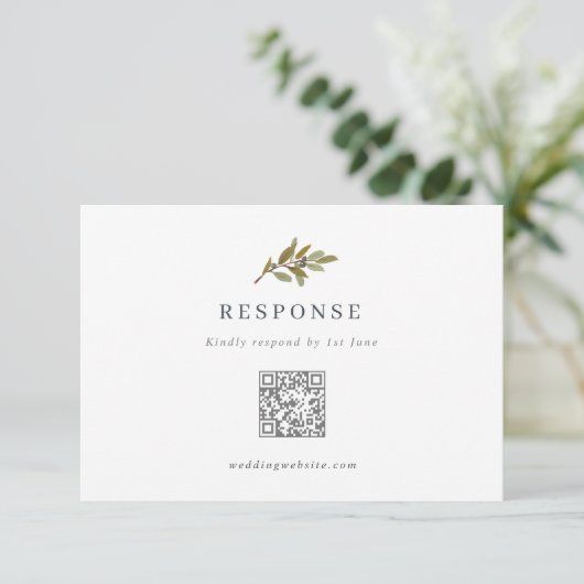 Rustikale Olive Branch Wedding QR Code RSVP Card (Stehend Vorderseite)