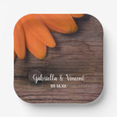Rustikale Orange Daisy Barn Wood Country Wedding Pappteller (Vorderseite)