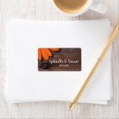 Rustikale Orange Daisy und Barnholz Country Weddin Adressaufkleber (Insitu)