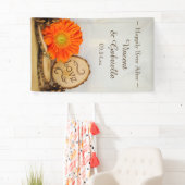 Rustikale Orange Daisy Woodland Wedding Banner (Insitu)