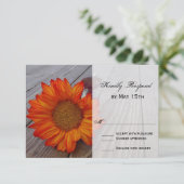 Rustikale Orange Red Sunflower Wedding RSVP Karten (Stehend Vorderseite)