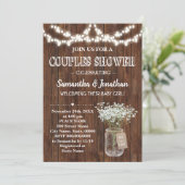 Rustikale Paare Babydusche Stallgebäude Einladung (Stehend Vorderseite)