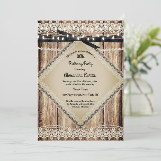 Rustikale Pearl Lace Barn Wood Black String Lights Einladung (Stehend Vorderseite)