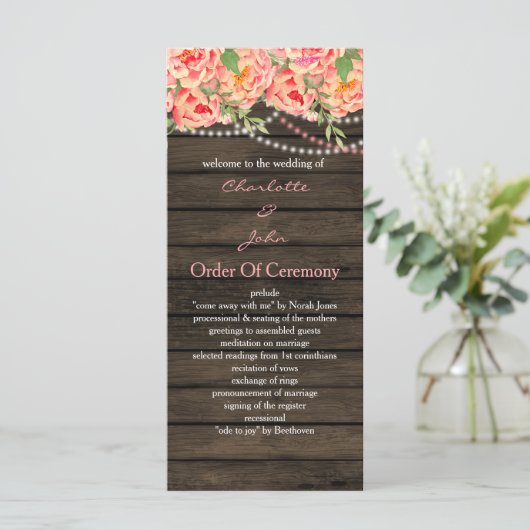 Rustikale Peony Barn Wood Wedding Programm (Stehend Vorderseite)