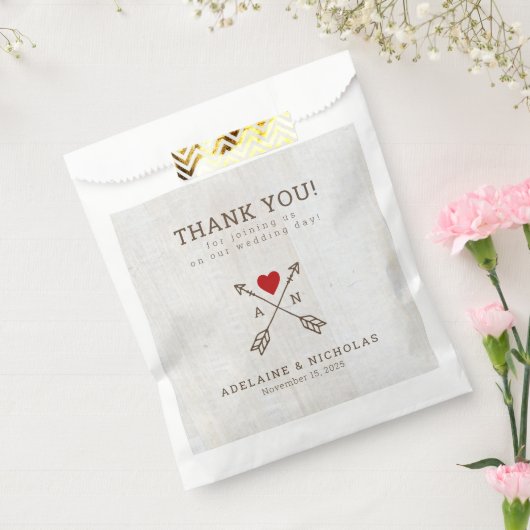 Rustikale Pfeile Rotes Herz Hochzeit Geschenktütchen (Versiegelt)