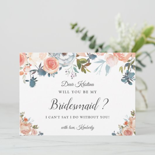 Rustikale Pfirsichblume wird meine Bridesmaid sein Einladung (Stehend Vorderseite)