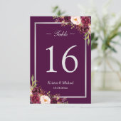 Rustikale Pflaume Lila Blütensilber Graue Tischnum Einladung (Stehend Vorderseite)
