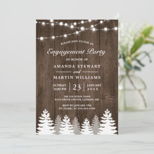 Rustikale Pine Tree String Lights Engagement Party Einladung (Stehend Vorderseite)