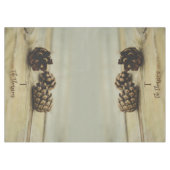 Rustikale Pinecone - Familienname und Monogramm Tischdecke (Vorderseite (Horizontal))