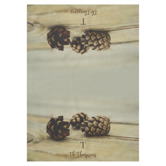 Rustikale Pinecone - Familienname und Monogramm Tischdecke (Vorderseite)