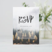 Rustikale Pinienbäume fallen Walddesign RSVP Karte (Stehend Vorderseite)