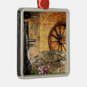 Rustikale Pumpen-, Brunnen- und Wagenradszene Silbernes Ornament (Rechts)